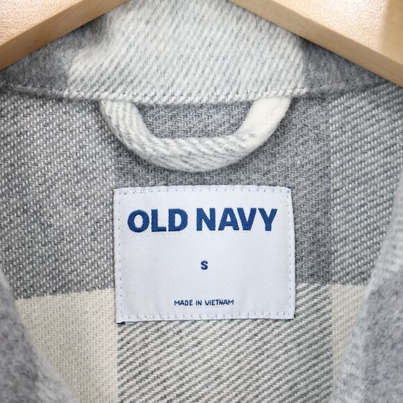 Old Navy Women's Oversized Plaid Button Down Shacket Grey White Size Small NWT - Picture 3 of 9